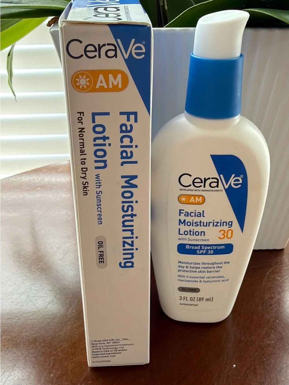 rave Facial Moisturizing Lotion SPF 30 - White & Blue